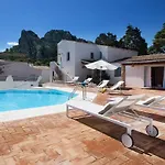 Charming House In San Pantaleo Διαμέρισμα Όλμπια