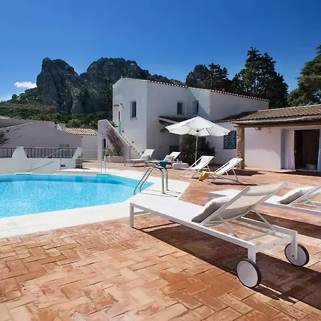 Charming House In San Pantaleo アパート オルビア