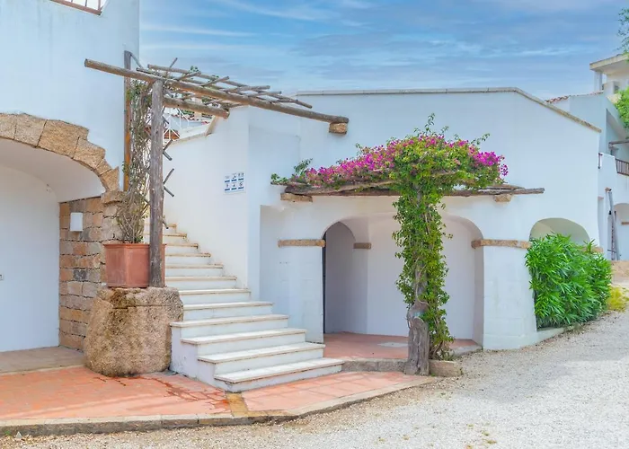 Charming House In San Pantaleo Ольбия